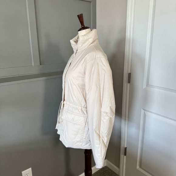 NWT! J. Crew Lightweight cinched-waist Signature Puffer Jacket - Color: Bone - Picture 4 of 11